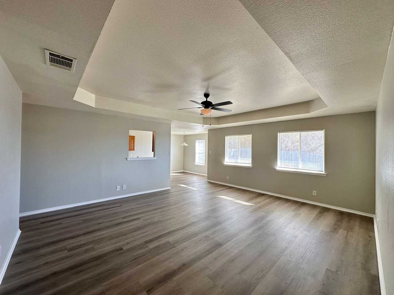 3410 Westview Dr - Photo 4 of 37