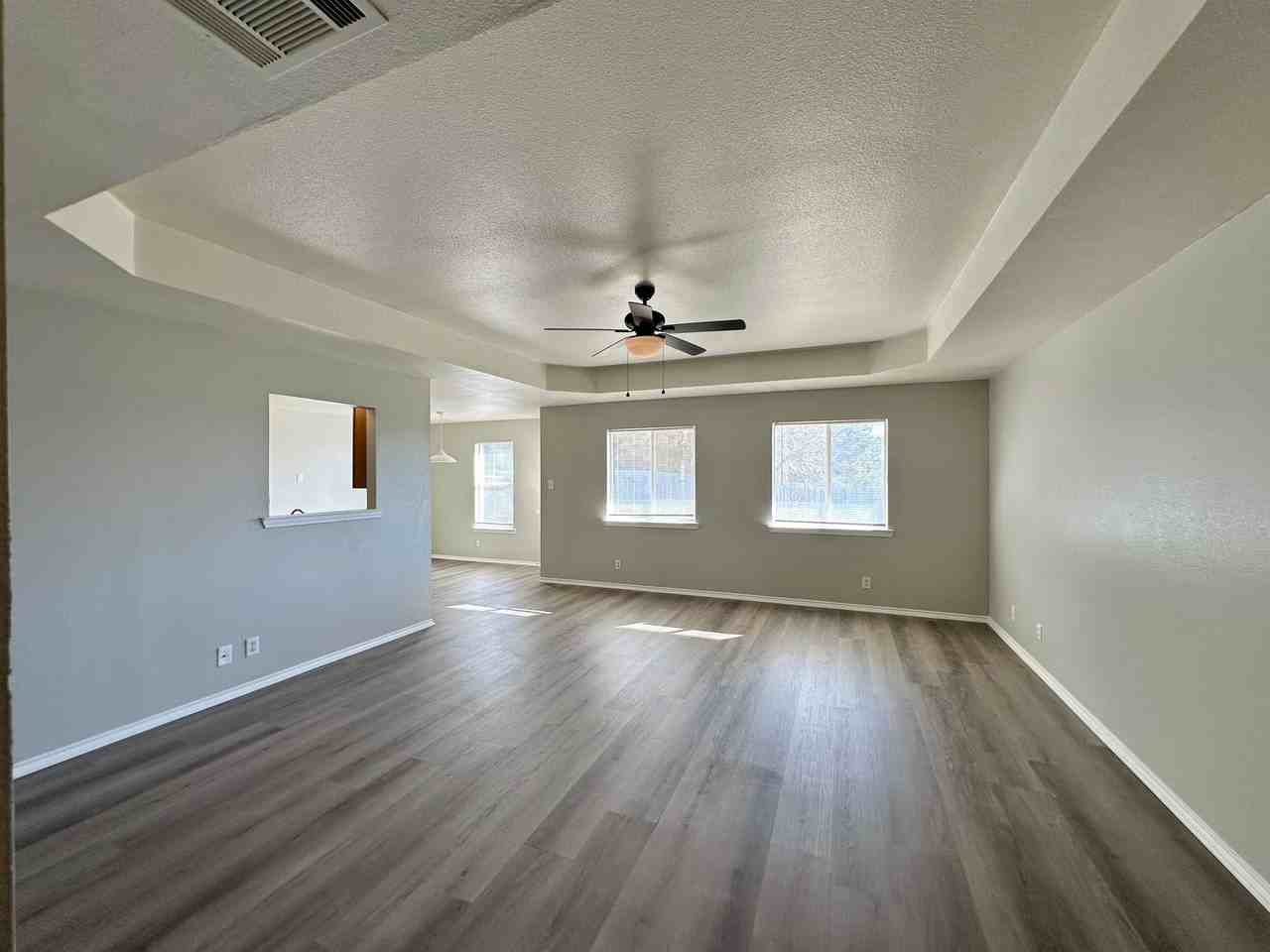 3410 Westview Dr - Photo 5 of 37
