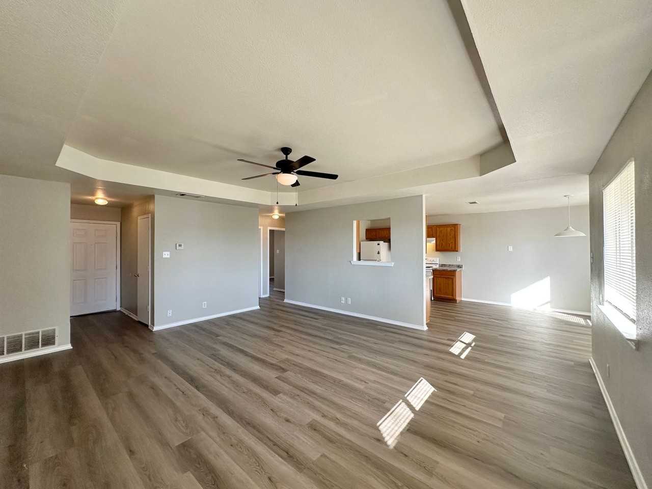 3410 Westview Dr - Photo 6 of 37