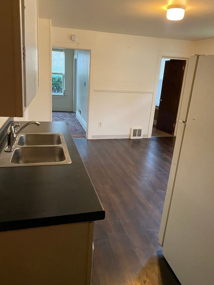 1144 Stuart St - Photo 2 of 8