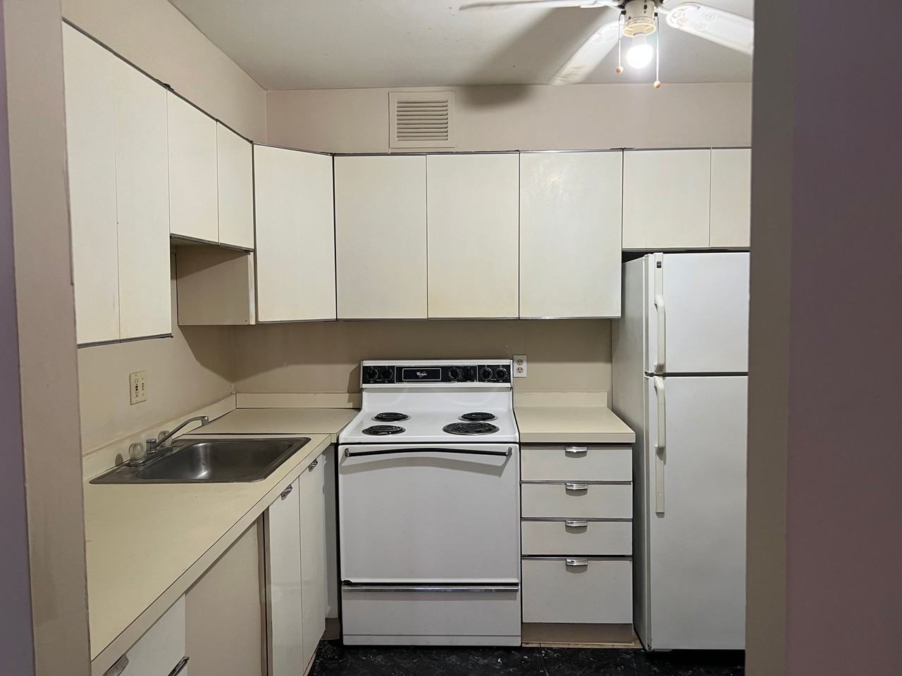 205 19th St. NE - Photo 2 of 8