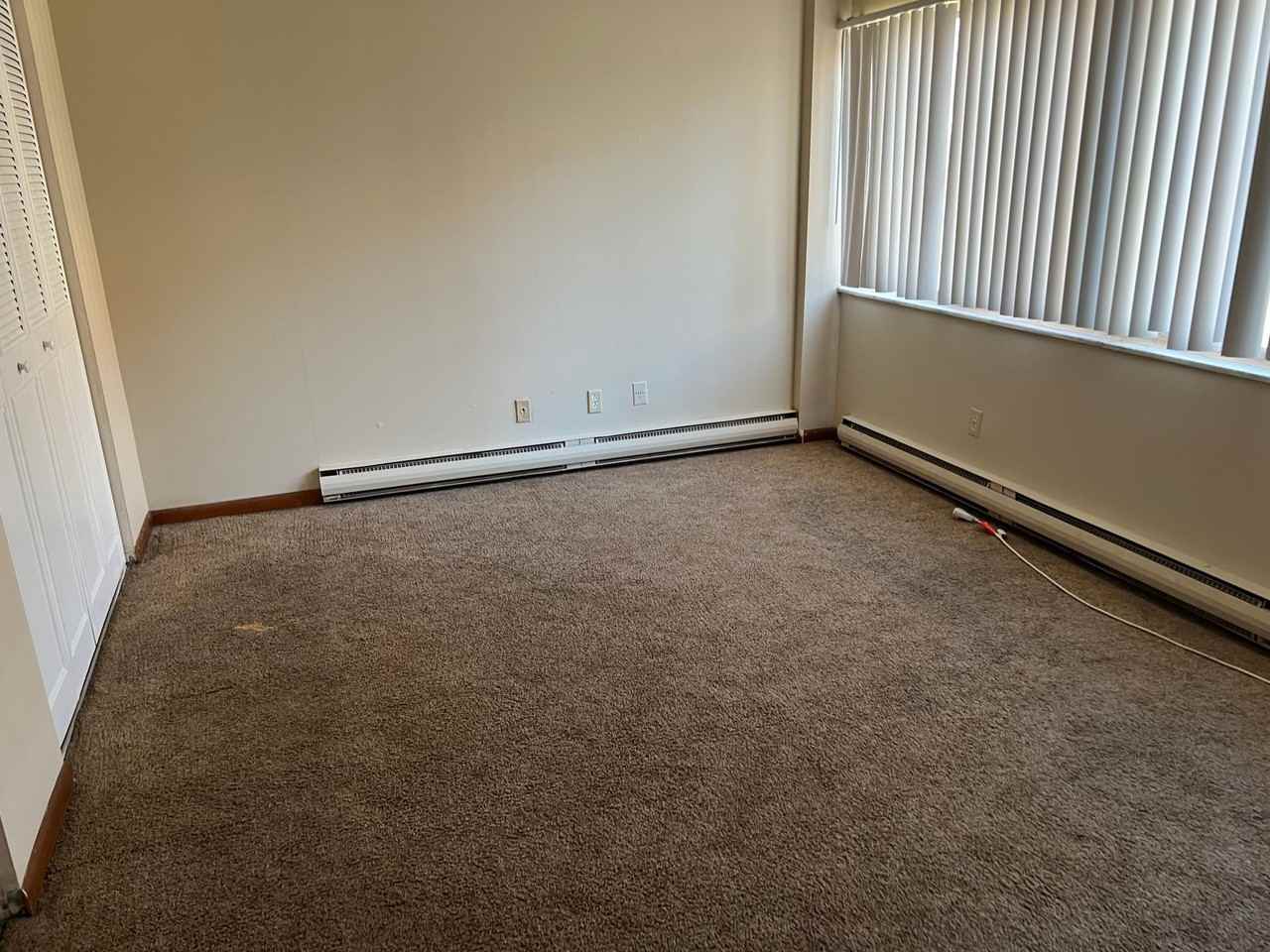 205 19th St. NE - Photo 3 of 8