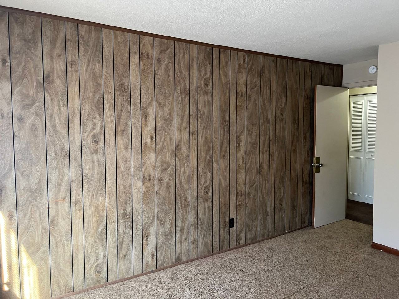 205 19th St. NE - Photo 4 of 8