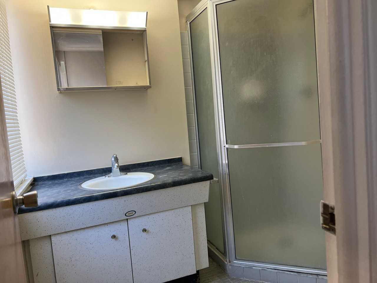 205 19th St. NE - Photo 7 of 8