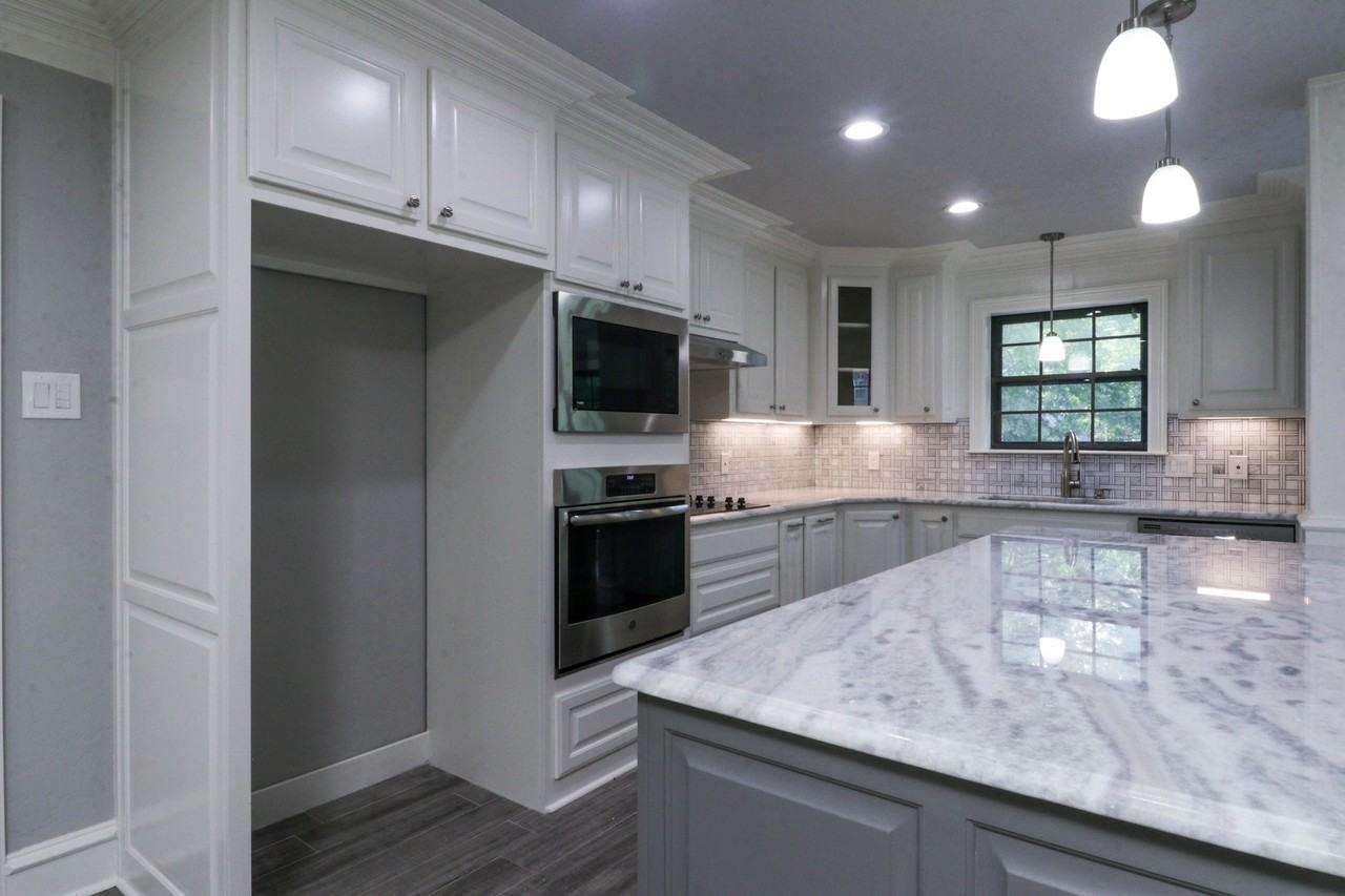 3726 Ben Hogan Dr - Photo 3 of 33