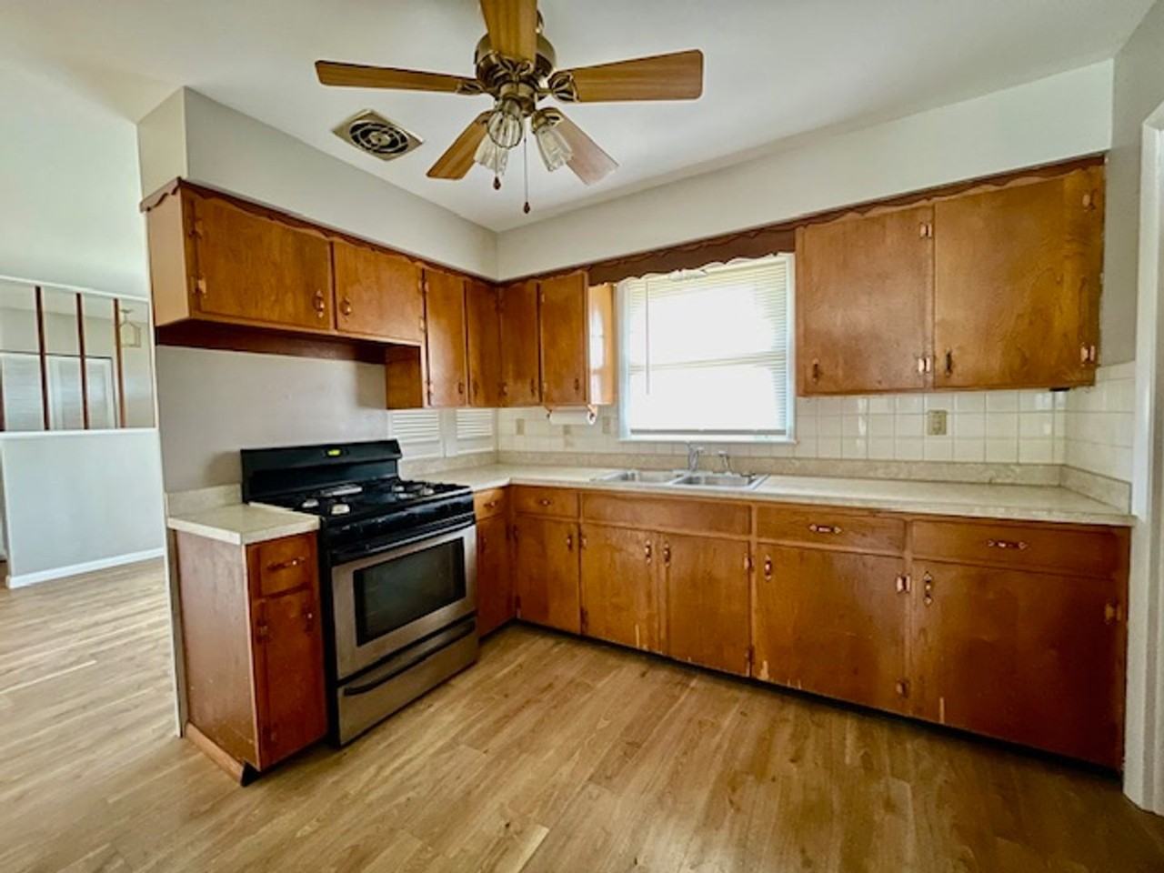 186 Myers Ave - Photo 2 of 12