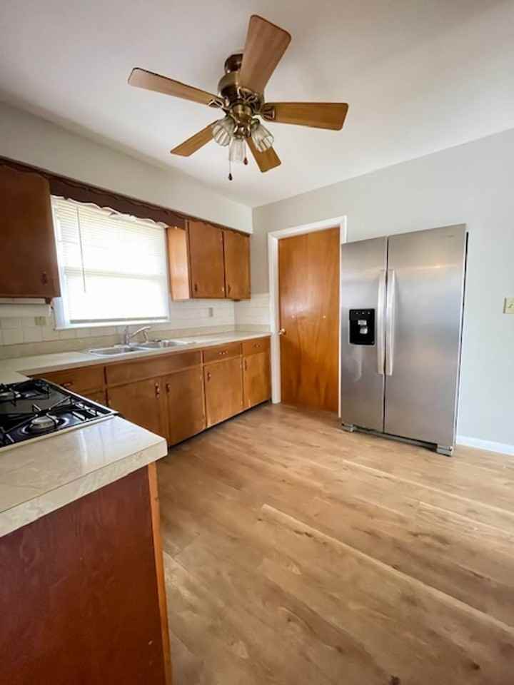 186 Myers Ave - Photo 3 of 12