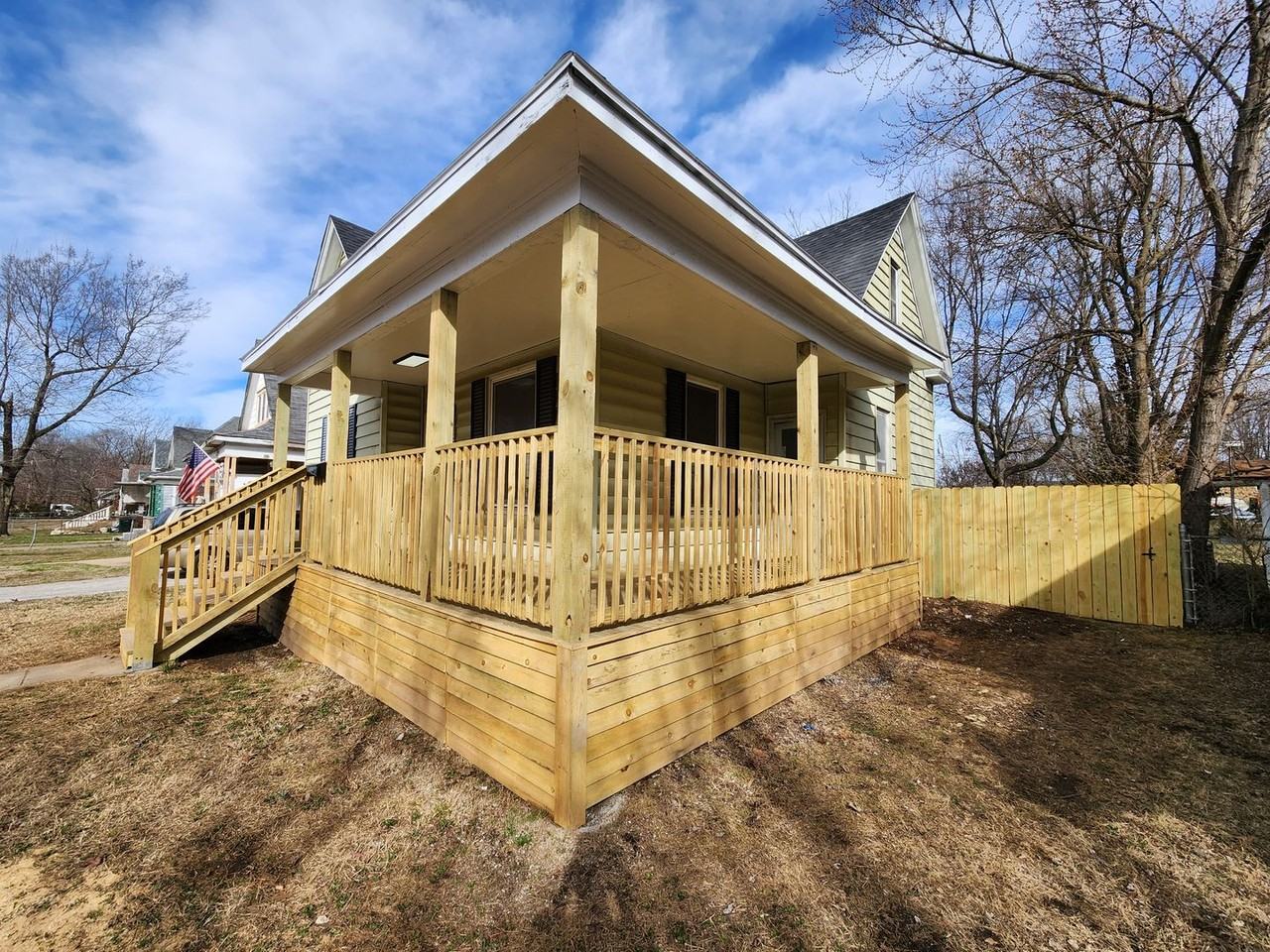 823 W Central St - Photo 2 of 30