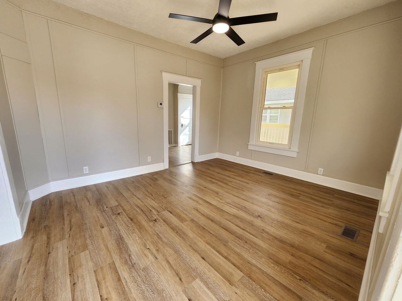 823 W Central St - Photo 6 of 30