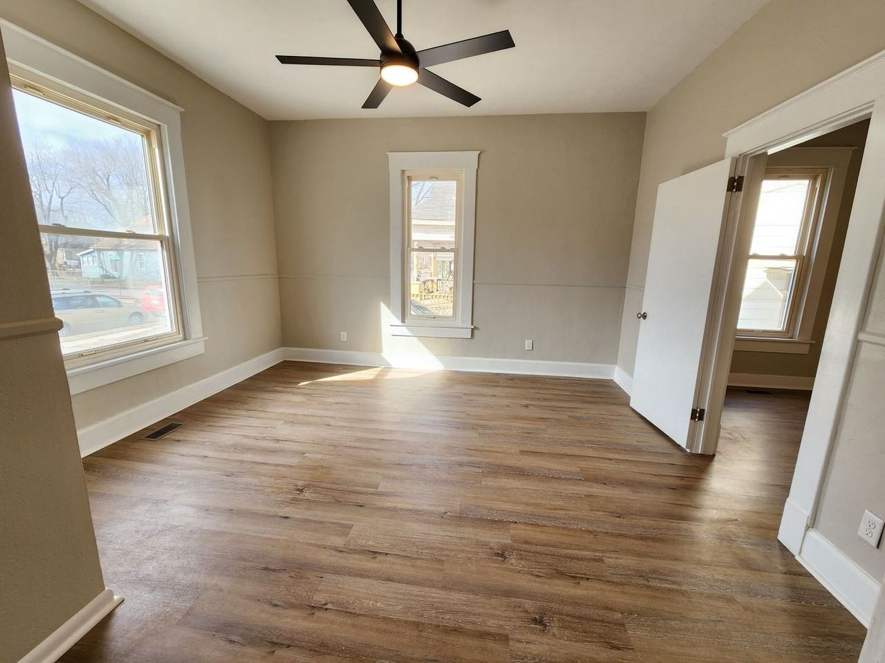 823 W Central St - Photo 7 of 30