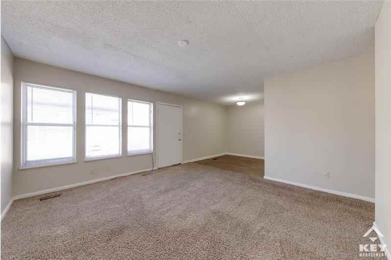 1728 N Waco Ave - Photo 3 of 17