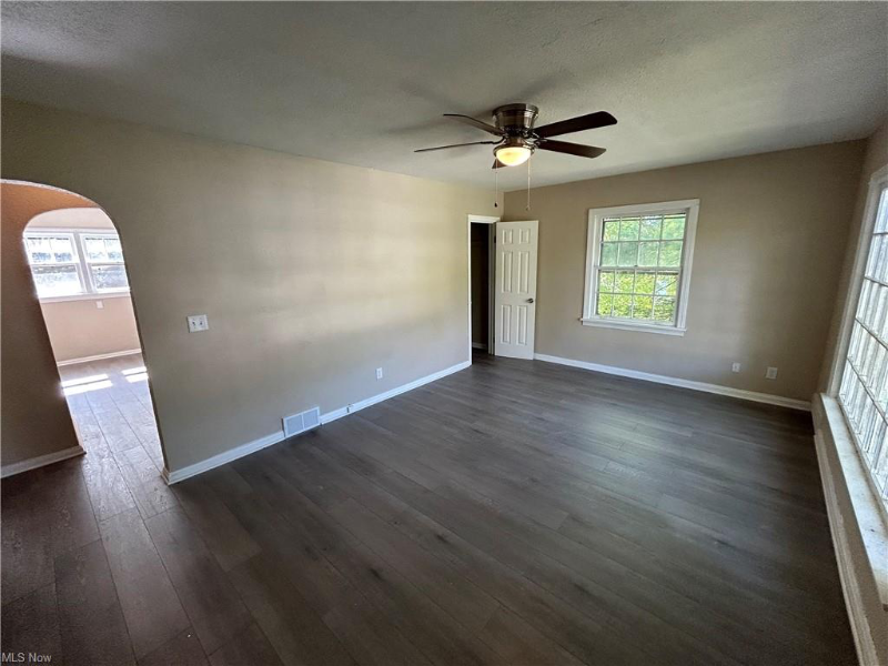 615 East Boston Avenue - Photo 3 of 10