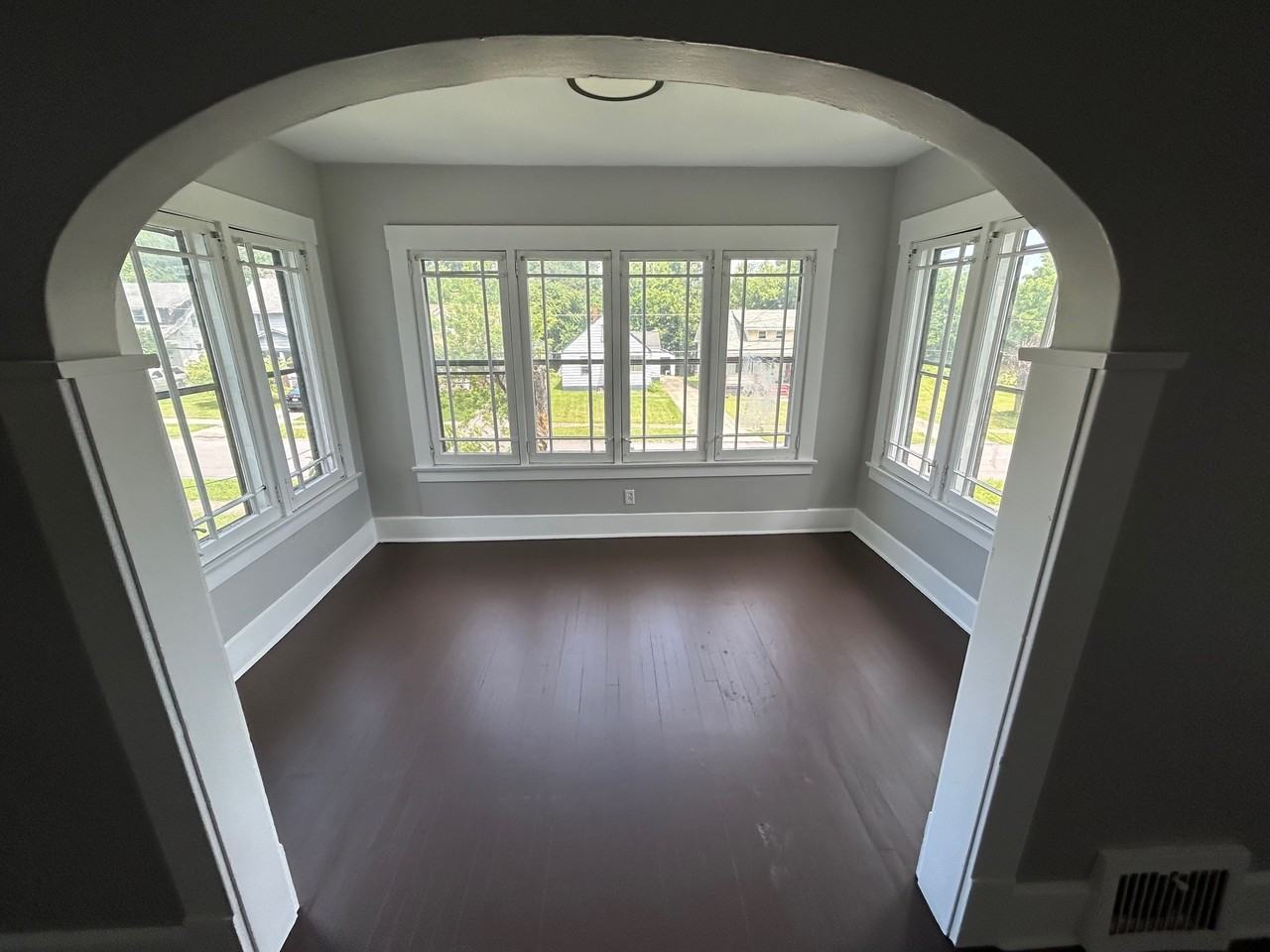 541 East Avondale Avenue - Photo 3 of 20