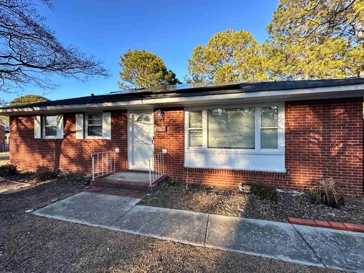 1913 Stockton Dr - Photo 3 of 12