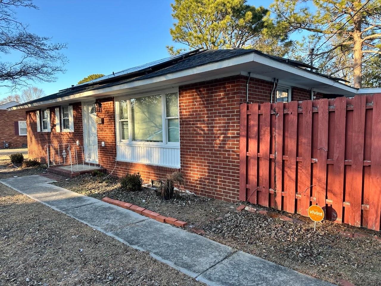 1913 Stockton Dr - Photo 2 of 12