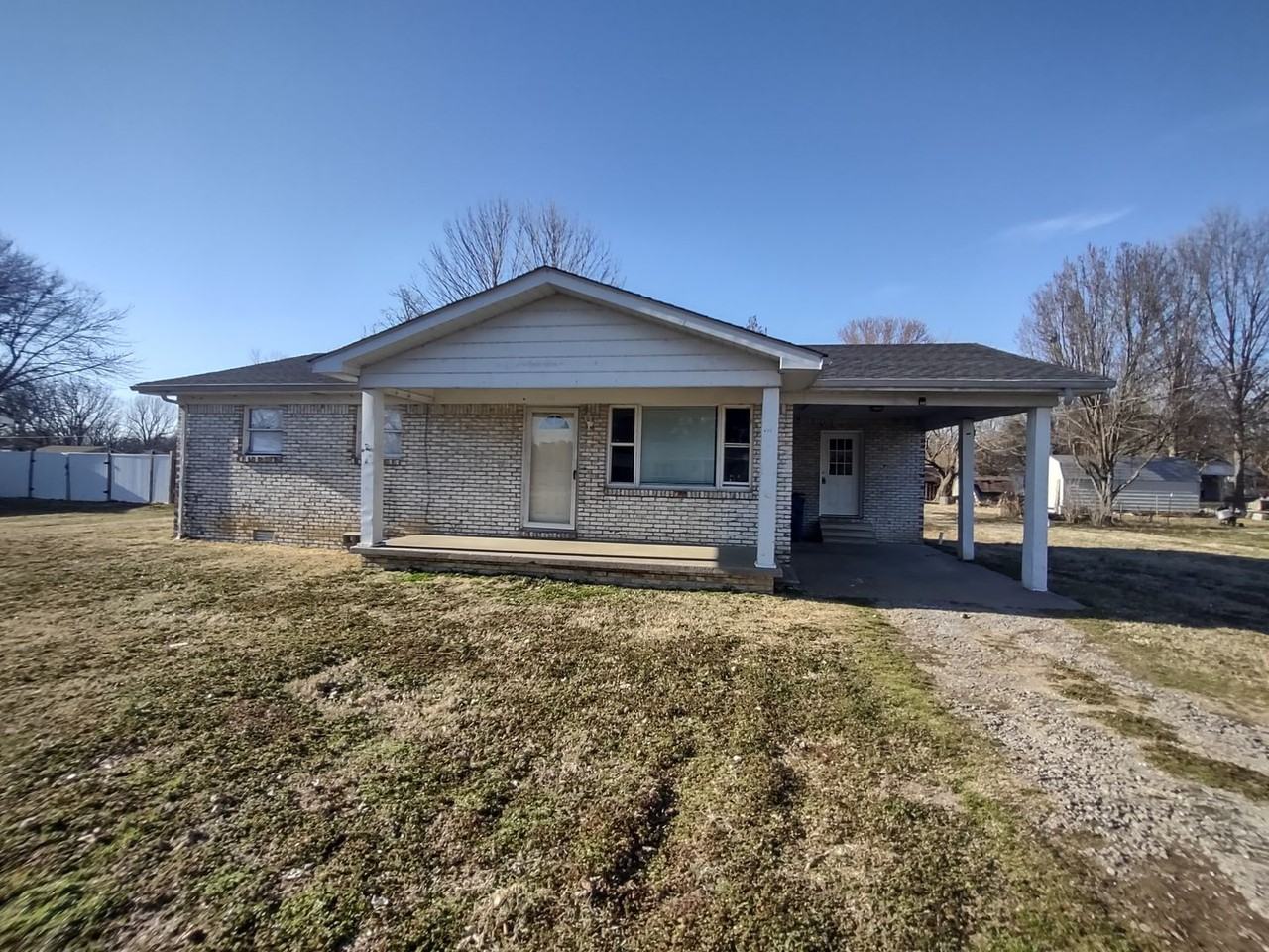 411 Mary Dr - Photo 2 of 9