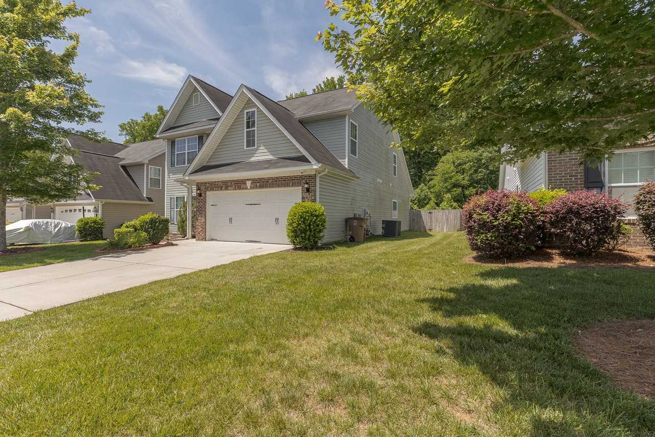 5907 Landerwood Dr - Photo 4 of 36