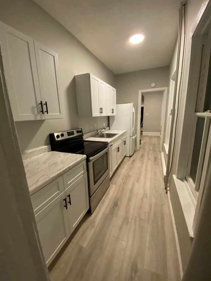 1030 Walnut St - Photo 2 of 9