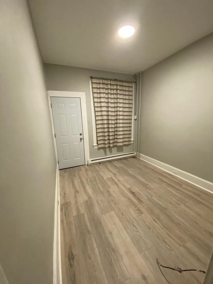 1030 Walnut St - Photo 4 of 9
