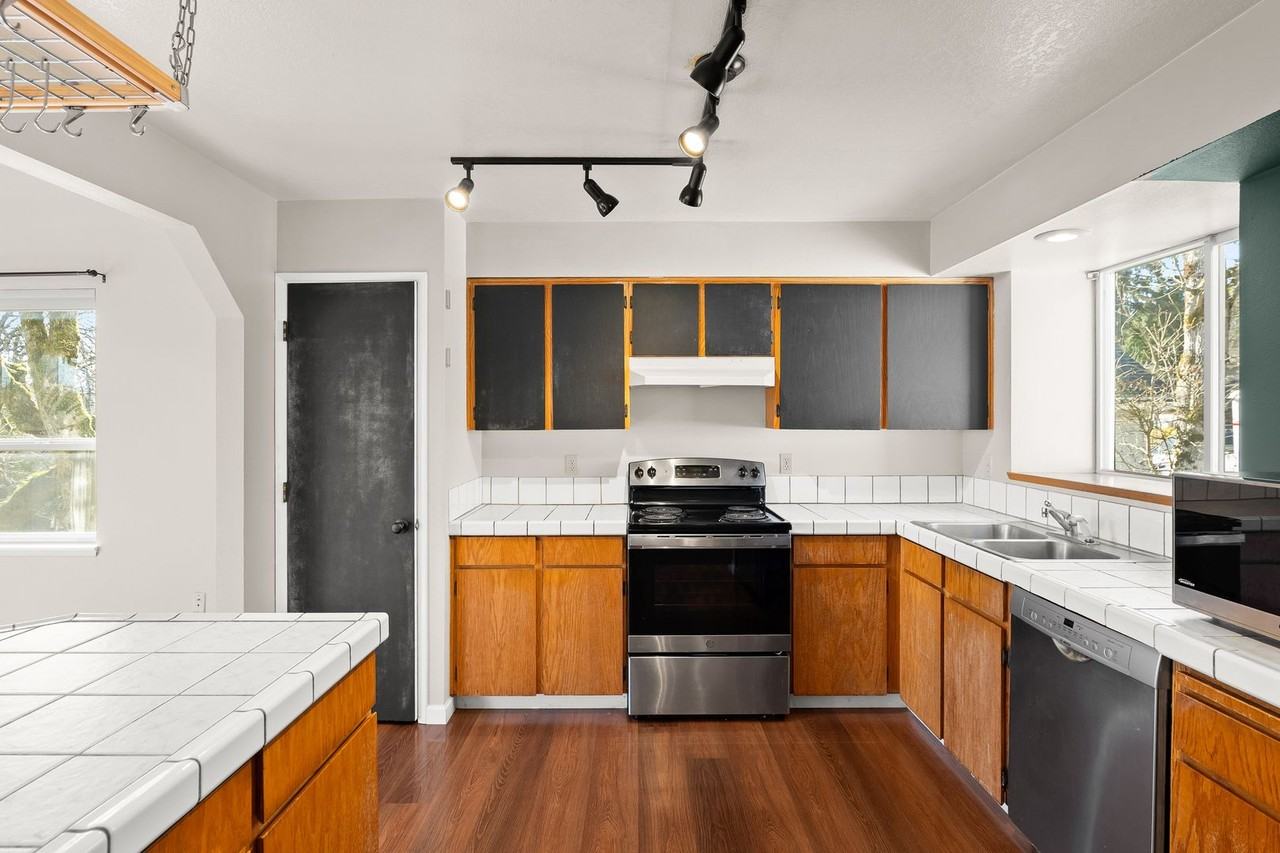 4183 Imperial Dr - Photo 2 of 21