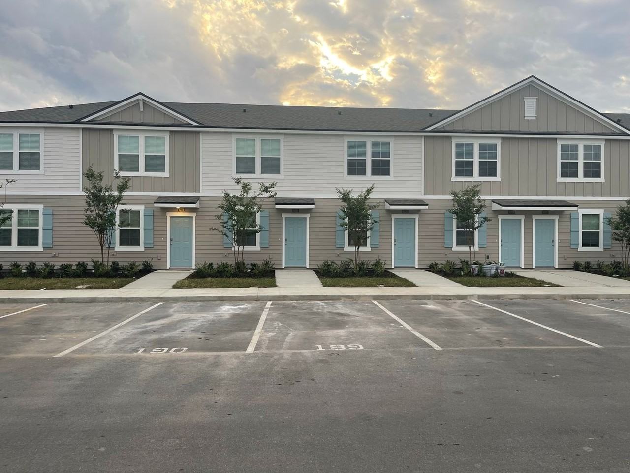 8281 Zenith Cir - Photo 2 of 13