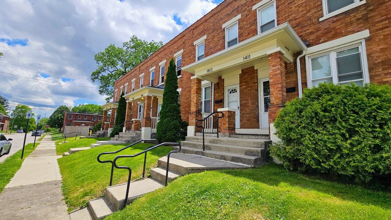 1413 Gault St - Photo 2 of 34