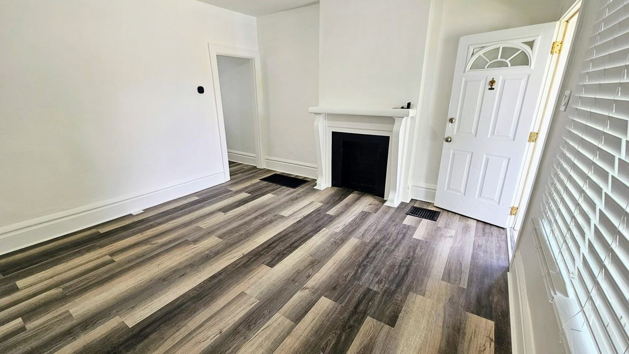1413 Gault St - Photo 3 of 34