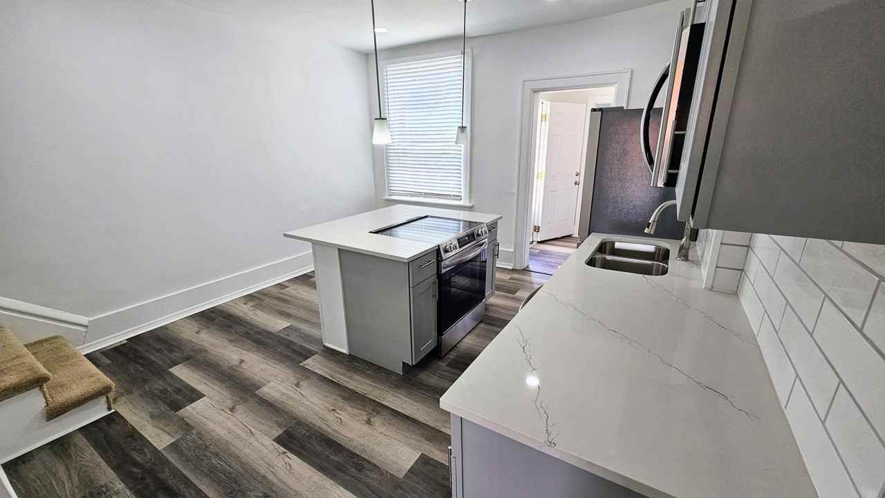 1413 Gault St - Photo 5 of 34