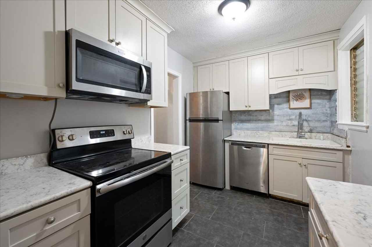 1702 E 41st St - Photo 3 of 32