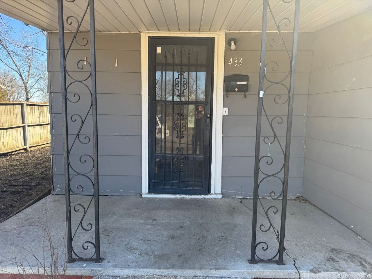 433 S Kentucky St - Photo 2 of 11