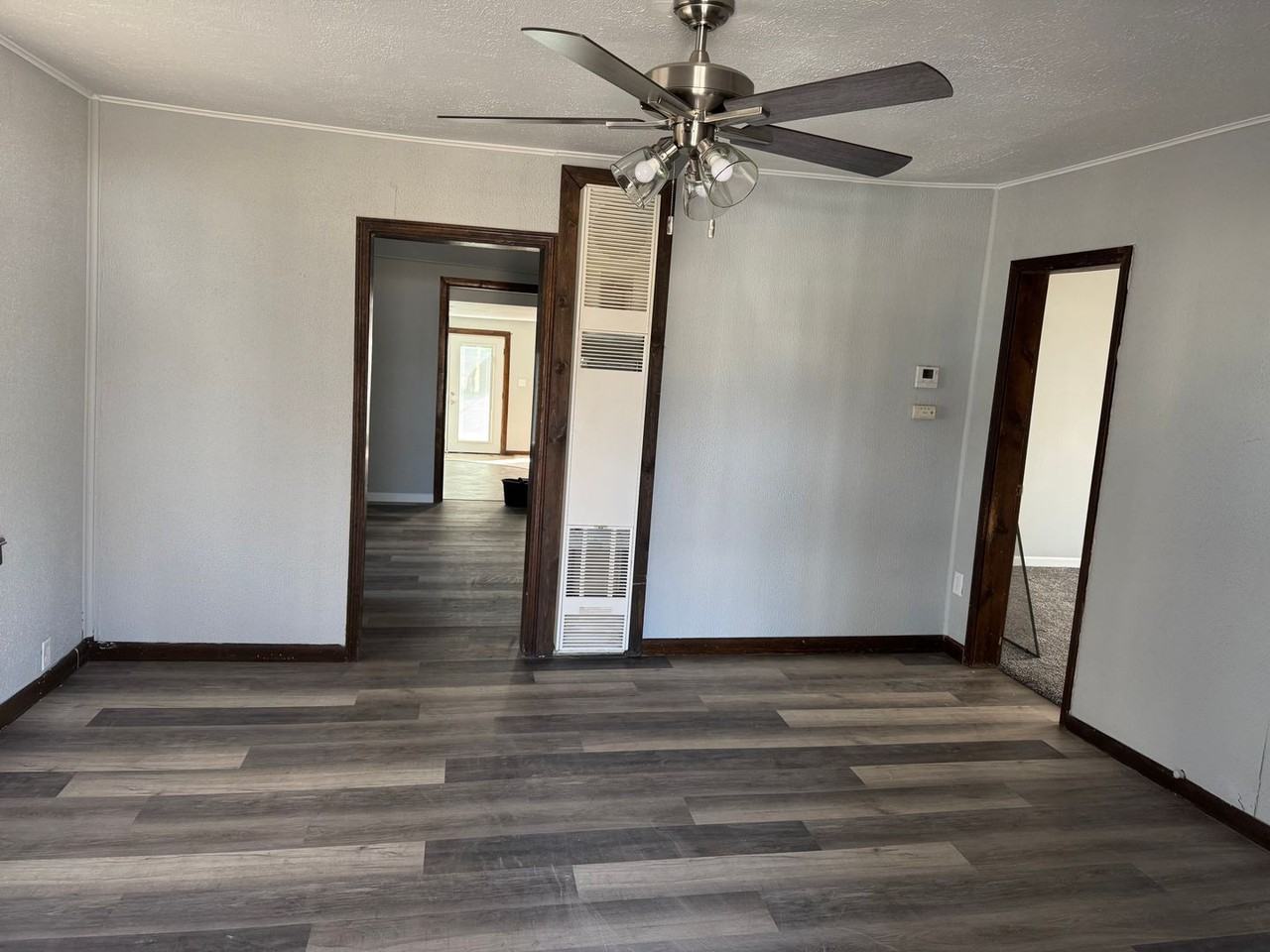 433 S Kentucky St - Photo 3 of 11