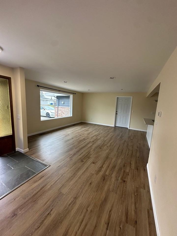 2616 Ne 18th St - Photo 2 of 10
