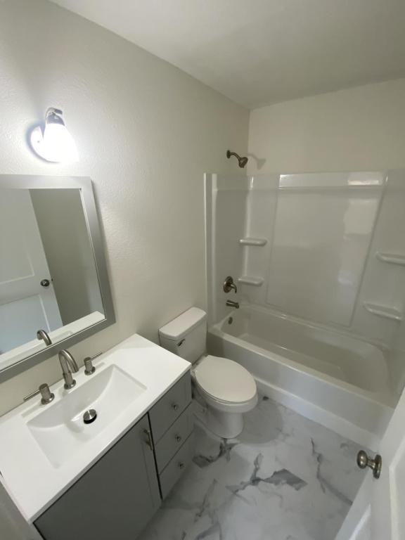 2413 Webster Ct - Photo 4 of 10
