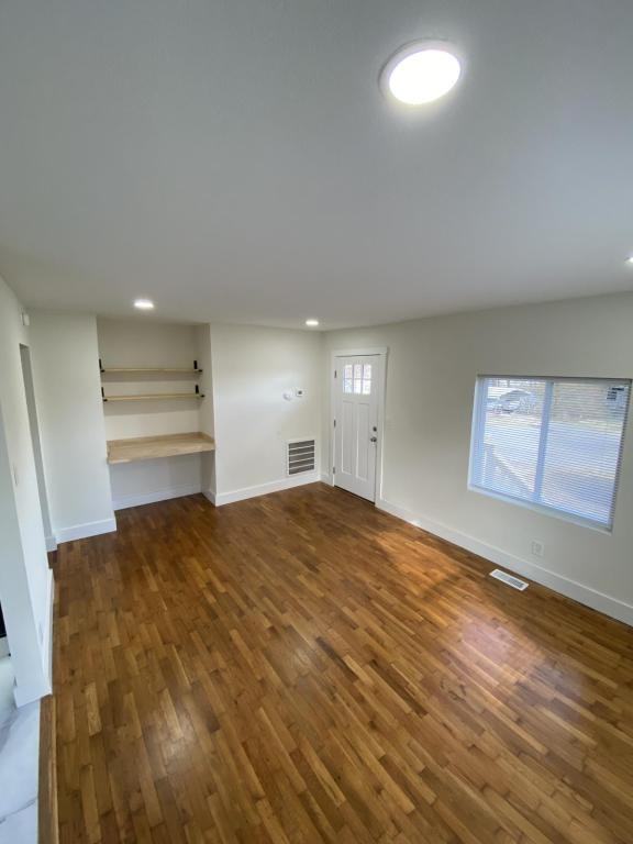 2413 Webster Ct - Photo 3 of 10