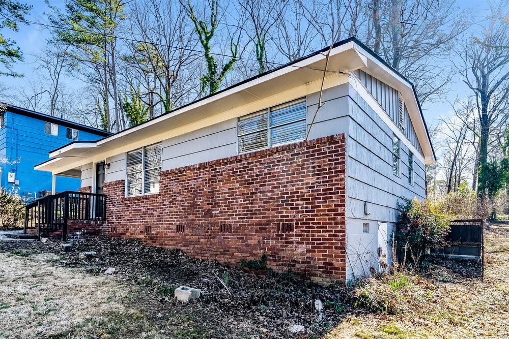 204 Cathy Ln - Photo 3 of 16