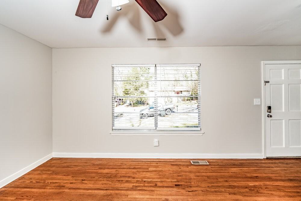 204 Cathy Ln - Photo 4 of 16