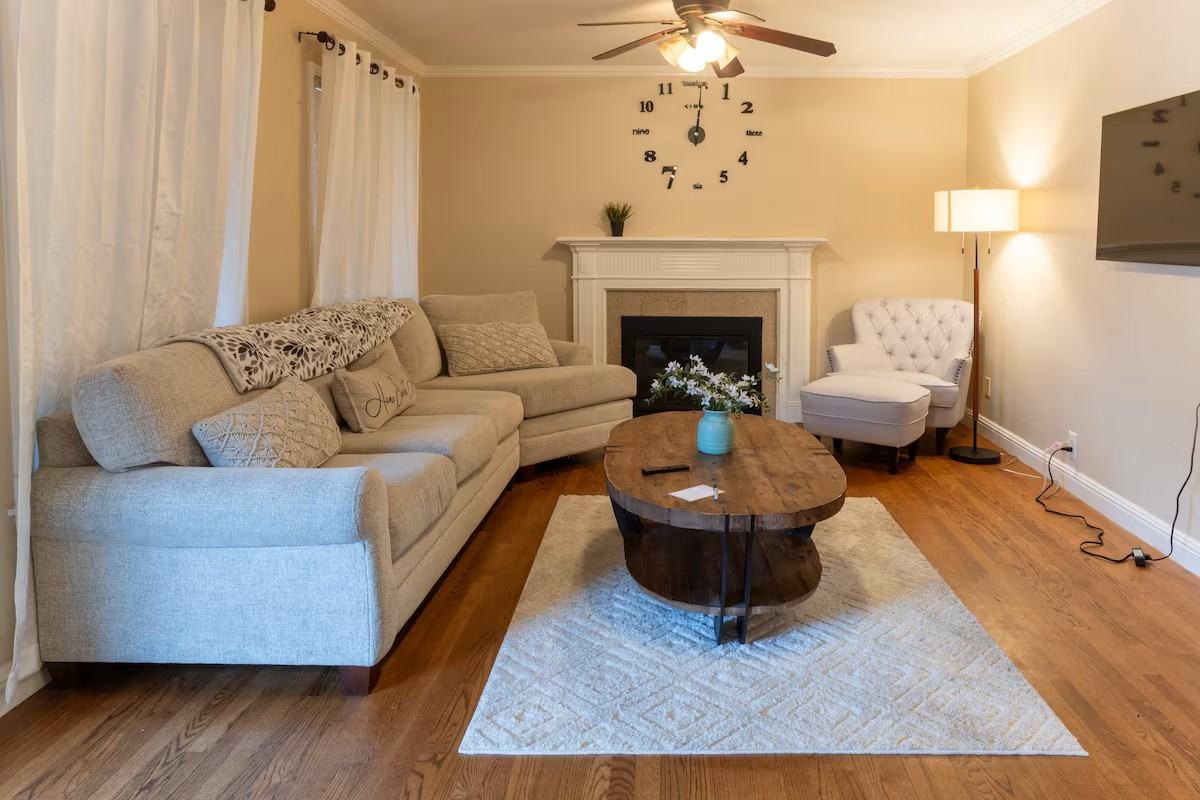 1424 Keoncrest Ave - Photo 3 of 31