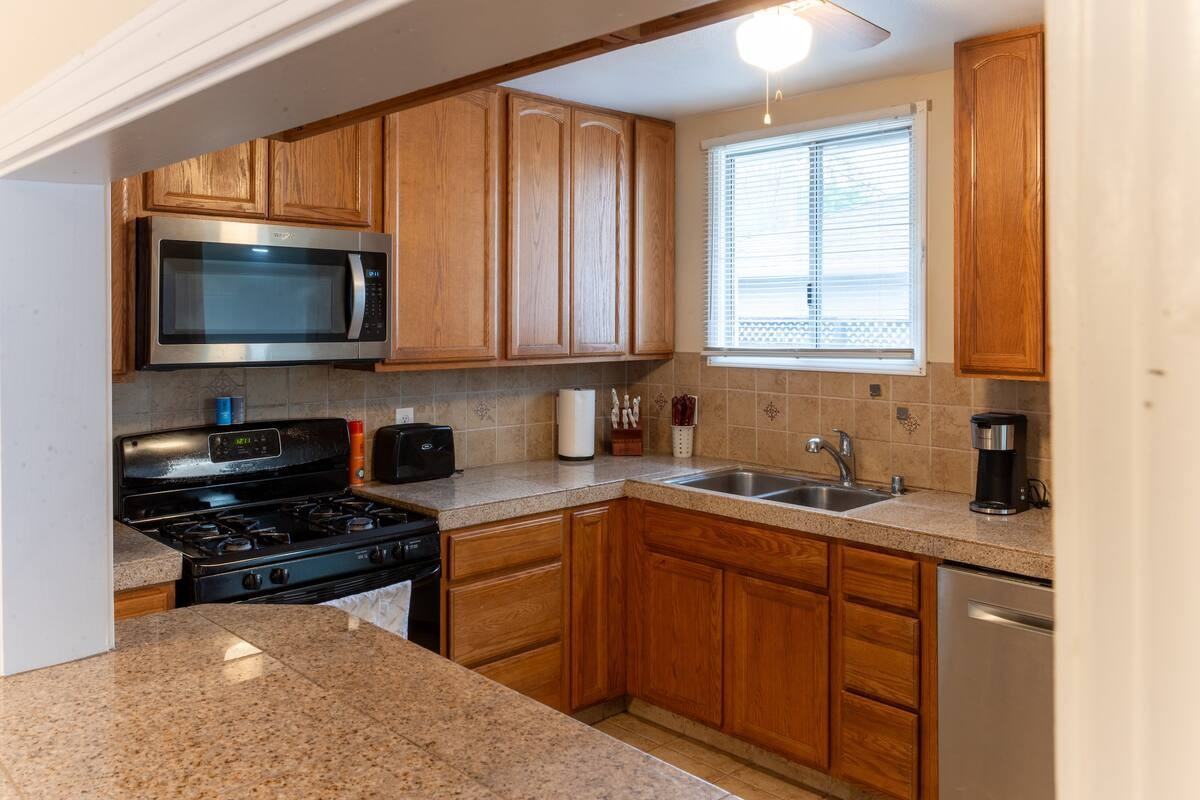 1424 Keoncrest Ave - Photo 4 of 31