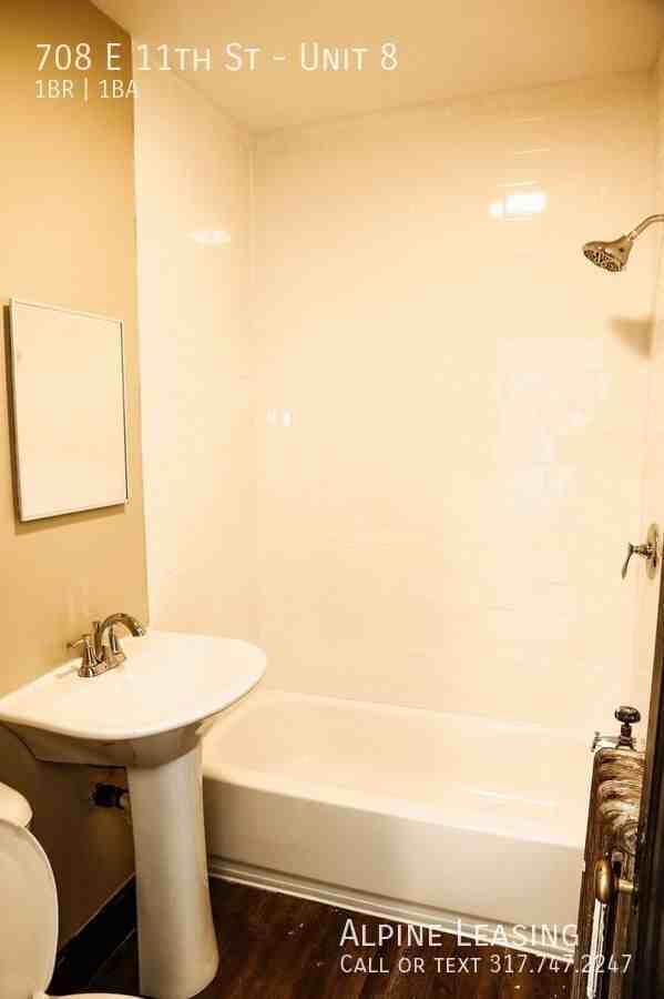 708 E 11th St #8 - Photo 6 of 12