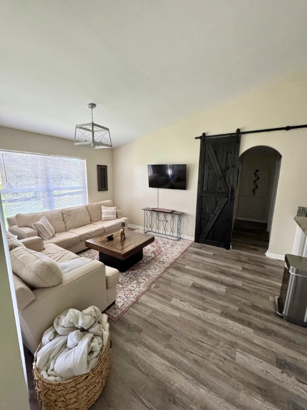 2173 Grandview Dr - Photo 4 of 16