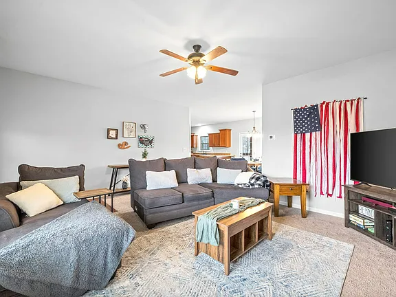 1157 Meachem Dr - Photo 3 of 18