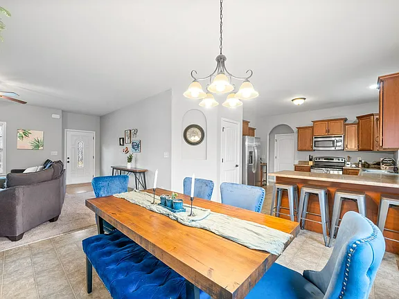 1157 Meachem Dr - Photo 4 of 18