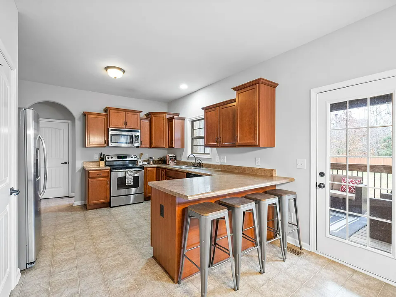 1157 Meachem Dr - Photo 5 of 18