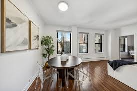 188 E Chestnut St - Photo 2 of 11