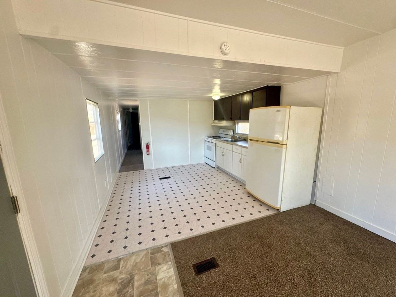 40 Hale Ave - Photo 3 of 10