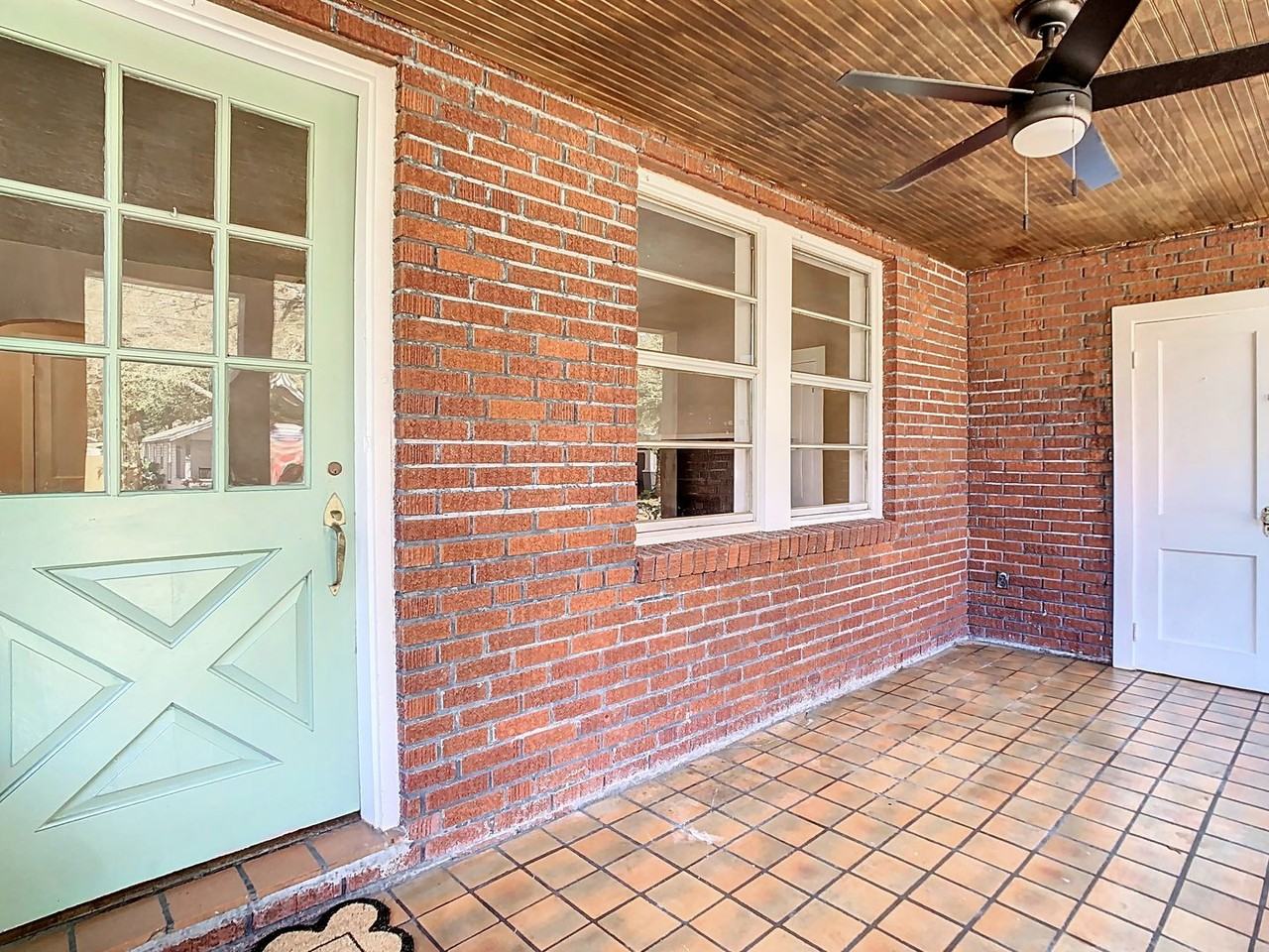 401 E Lambright St - Photo 3 of 39