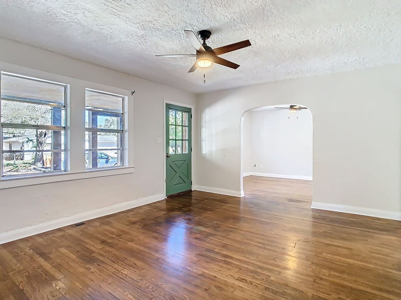 401 E Lambright St - Photo 5 of 39