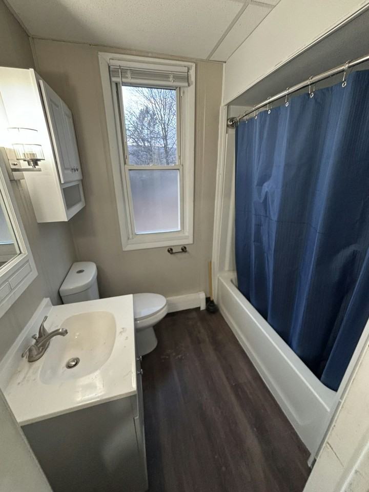 813 Main St - Photo 3 of 12