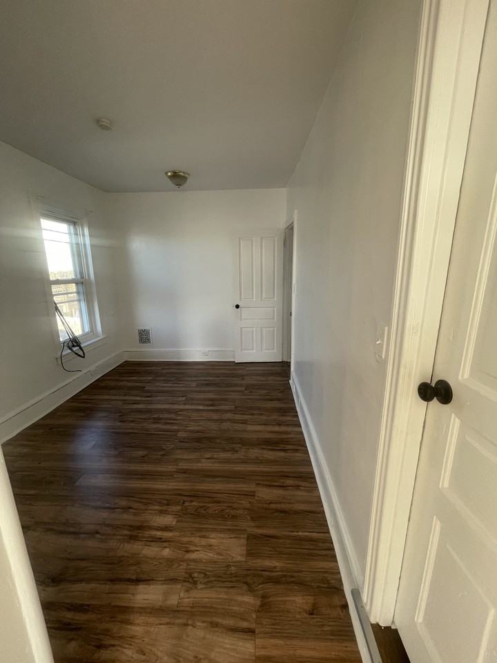 653 Locust St #NA - Photo 3 of 13