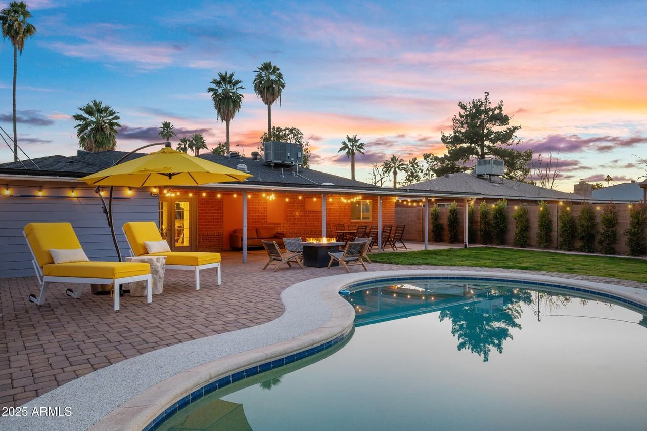 1716 W Berridge Ln - Photo 3 of 31